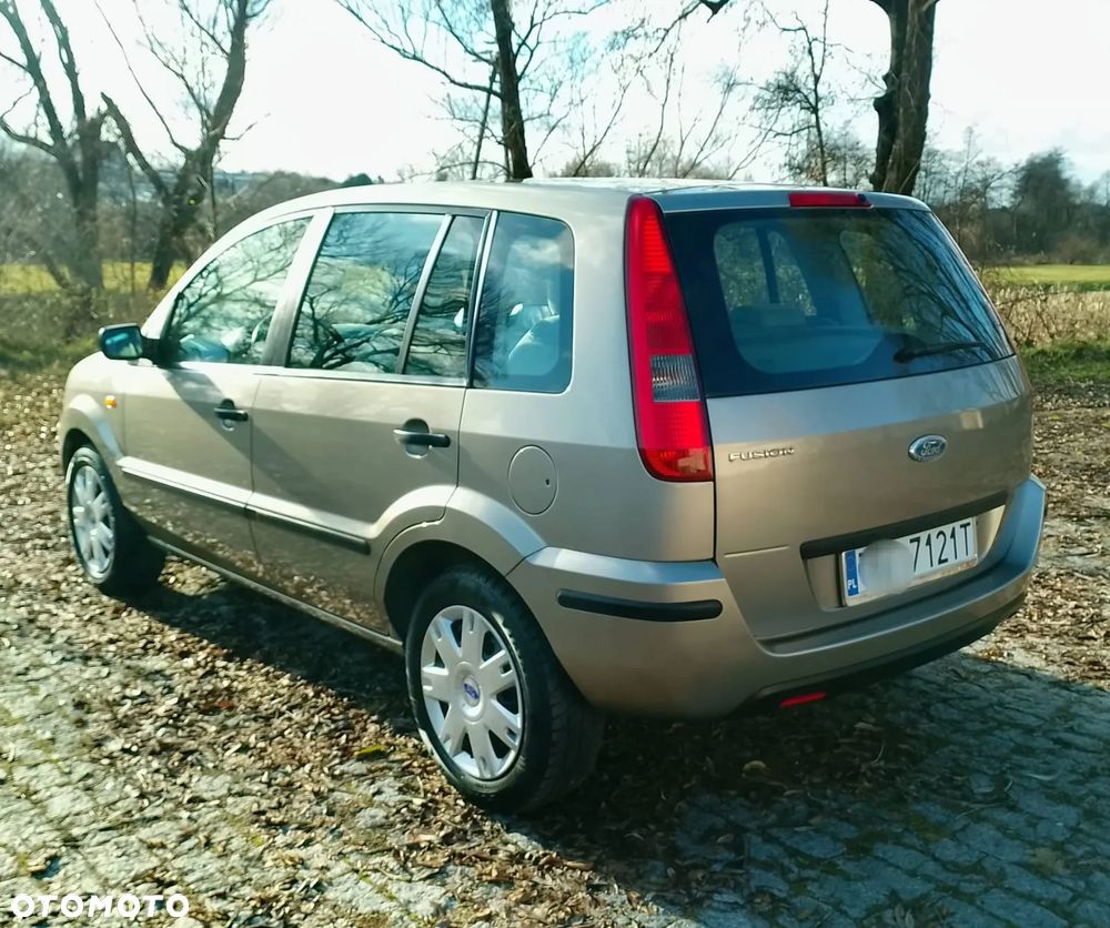 Ford Fusion 1.4 + - 5