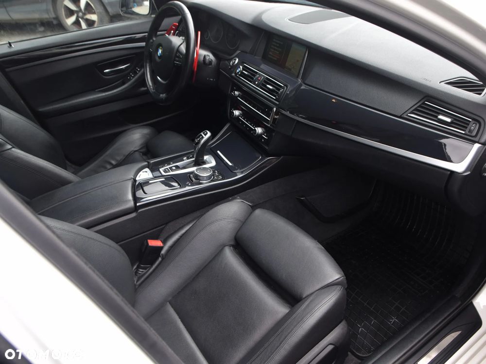 BMW Seria 5 525d xDrive - 6