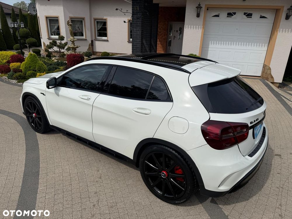 Mercedes-Benz GLA 45 AMG 4Matic 7G-DCT - 16