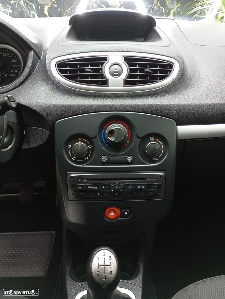 Renault Clio 1.2 16V Dynamique - 19