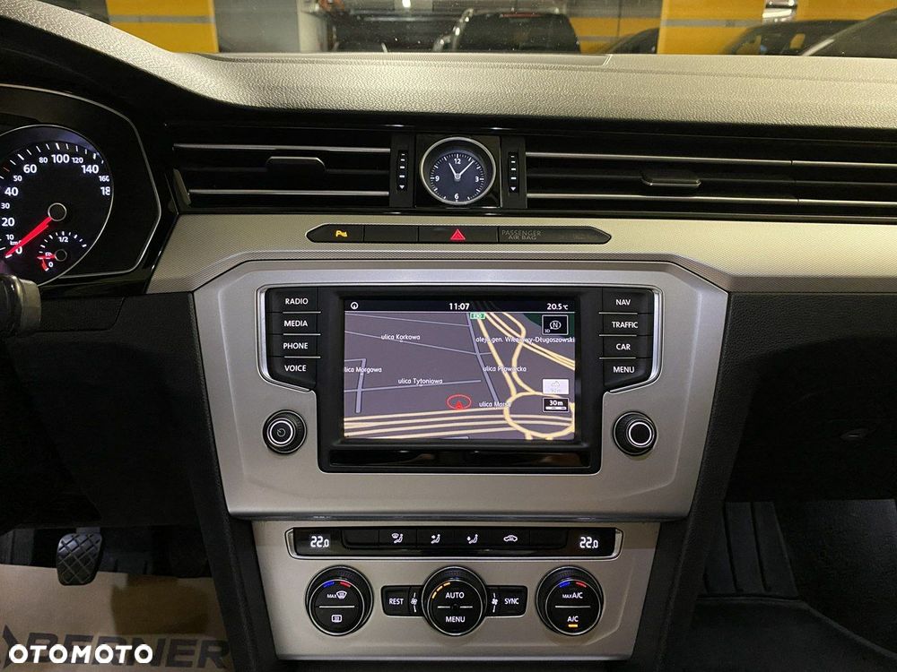 Volkswagen Passat - 21