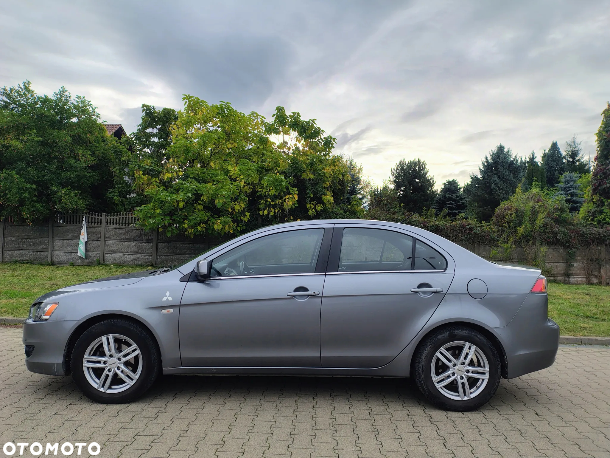 Mitsubishi Lancer 1.6 Invite - 4