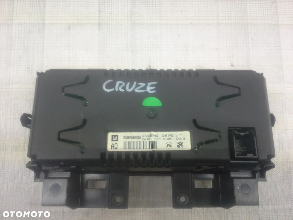 Chevrolet Cruze radio 13326455 wyświetlacz 13223793 panel 38394228 komplet - 38