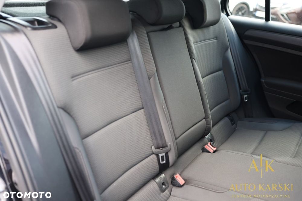 Volkswagen Golf - 37