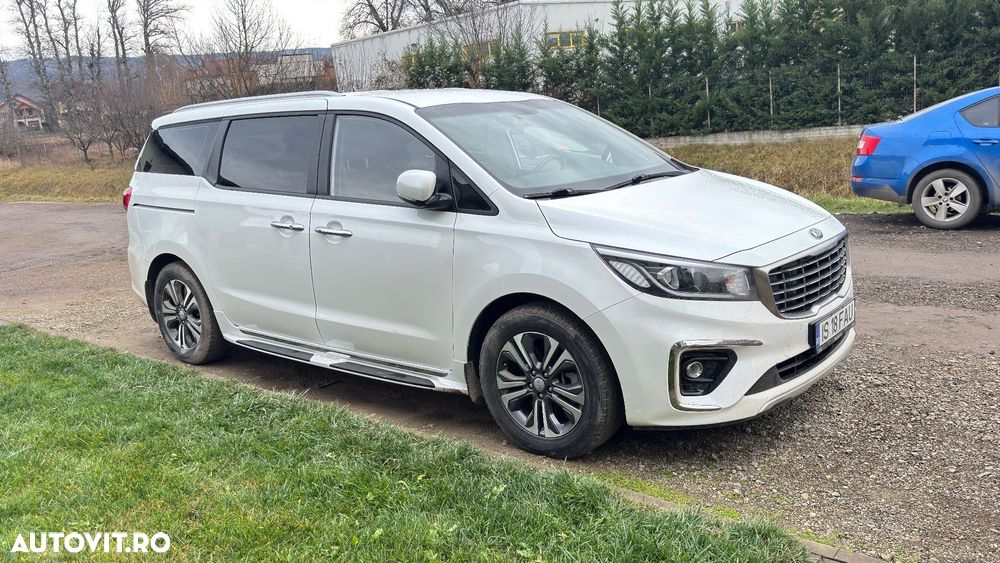 Kia Carnival - 1