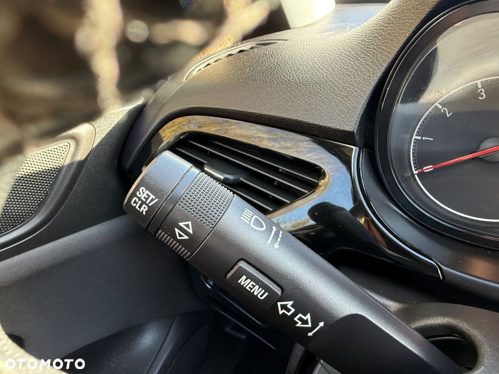 Opel Corsa 1.4 Cosmo - 17