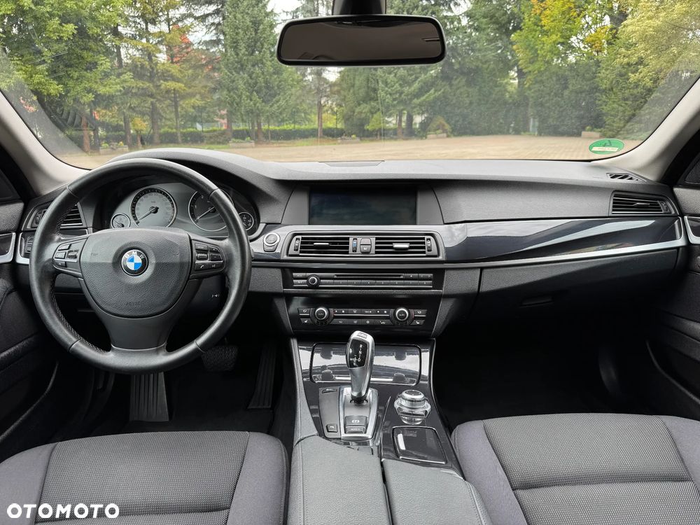 BMW Seria 5 525d - 13
