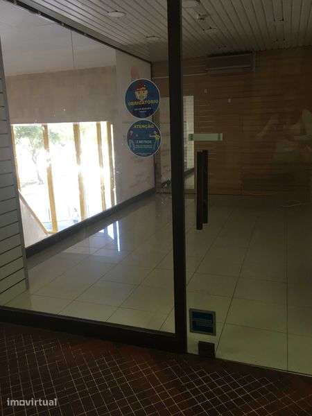 Oportunidade Loja CC Lumiar frente ao metro Lumiar - Grande imagem: 3/5