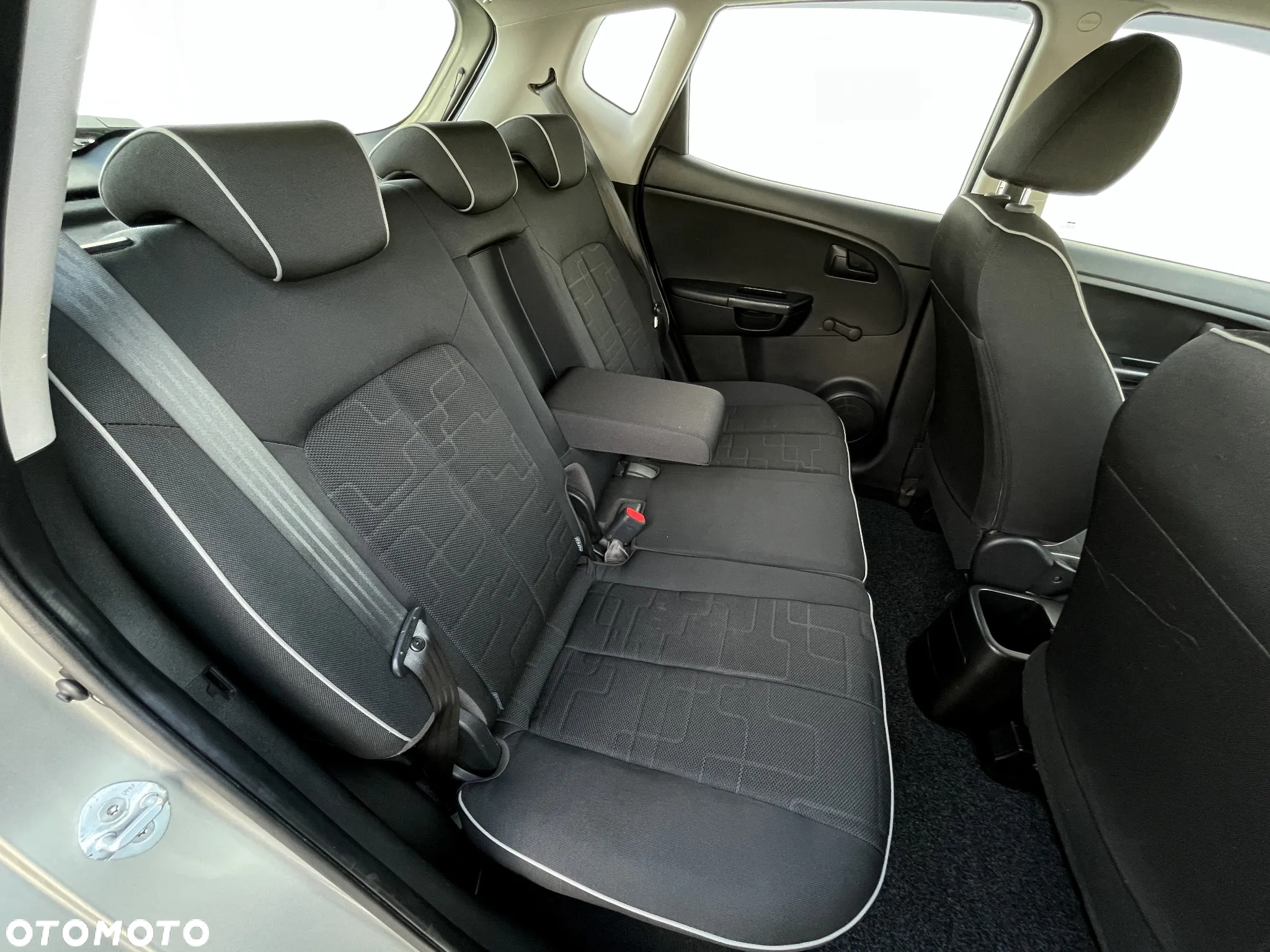 Kia Venga 1.4 CRDi 90 Attract - 34