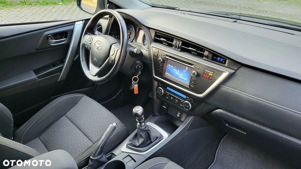 Toyota Auris 1.6 Premium - 24