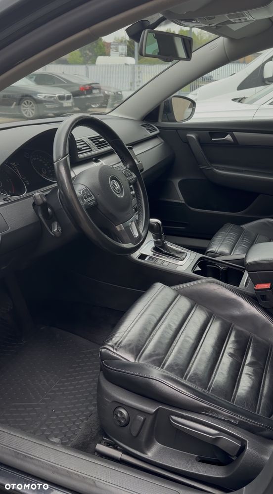 Volkswagen Passat 2.0 TDI DPF DSG Sportline - 29