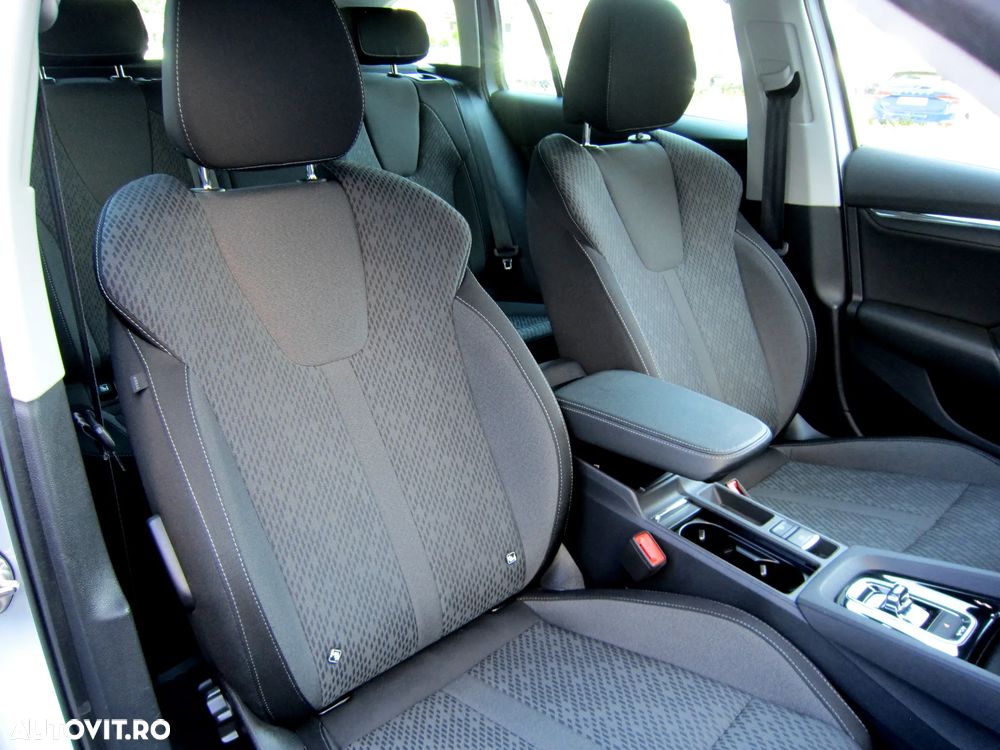 Skoda Octavia 2.0 TDI DSG 4X4 Style - 23