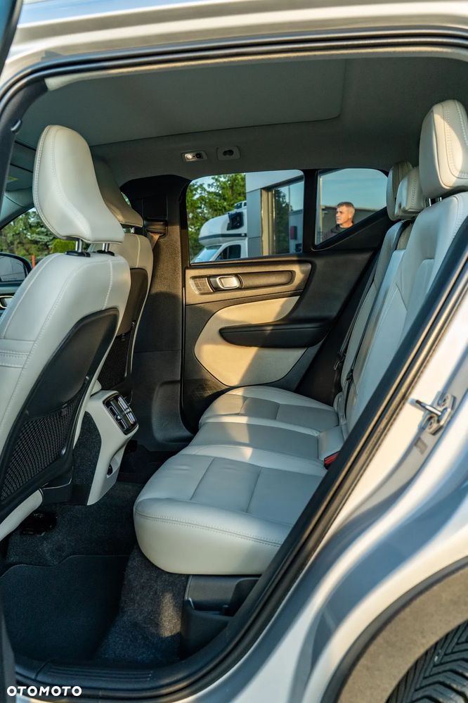 Volvo XC 40 T5 AWD Geartronic Momentum Pro - 27