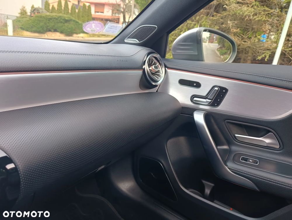 Mercedes-Benz Klasa A 250 e 8G-DCT AMG Line - 25