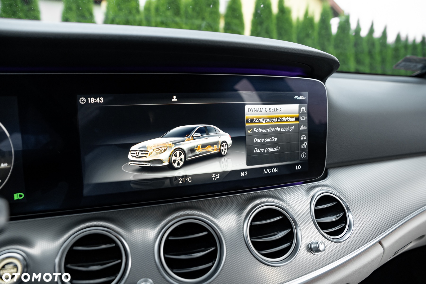 Mercedes-Benz Klasa E 200 4Matic 9G-TRONIC - 37