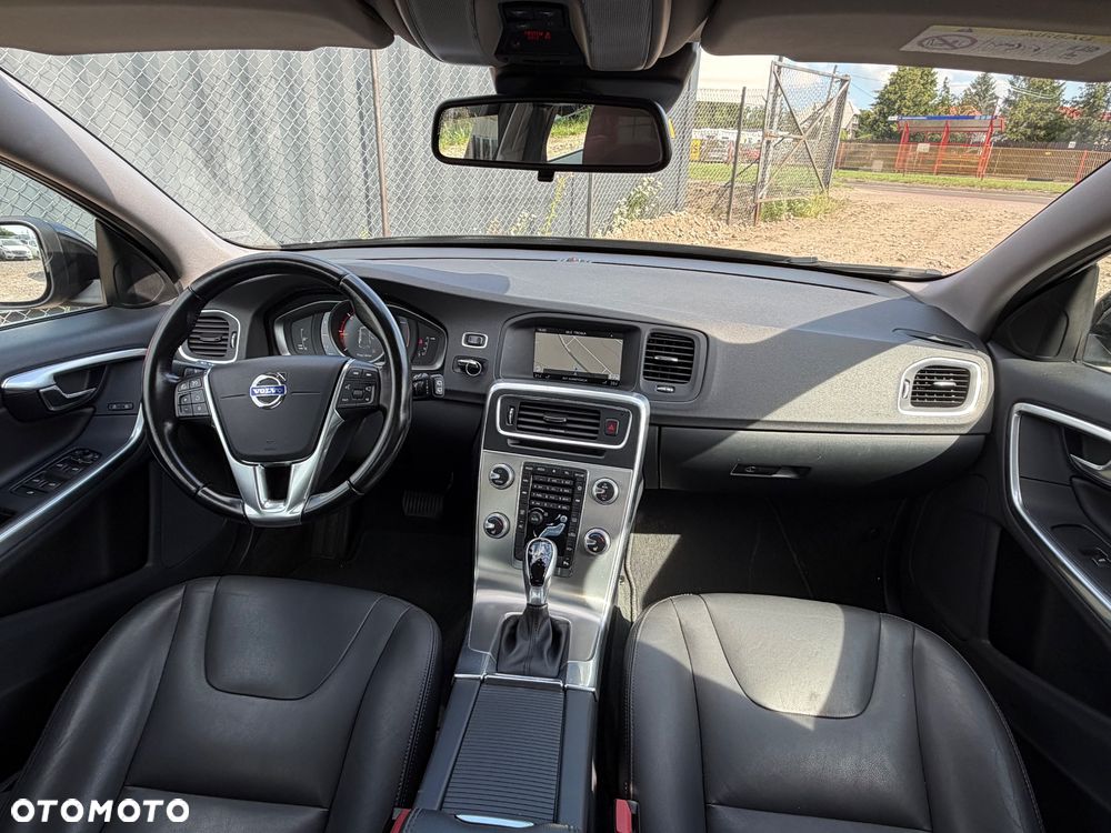 Volvo V60 D3 Drive-E Momentum - 9