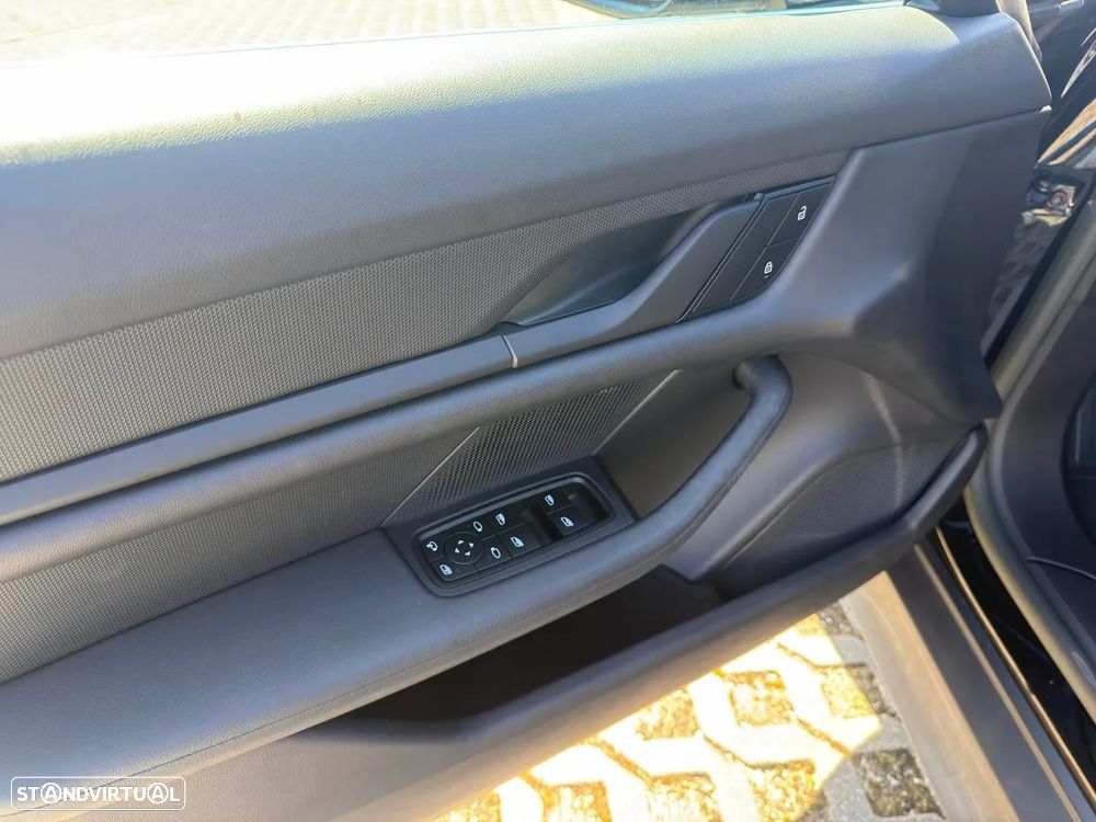 Porsche Taycan 4 - 39