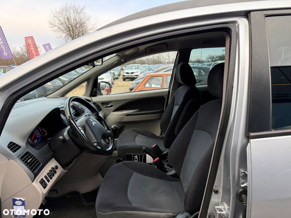 Mitsubishi Grandis 2.4 Inform - 21