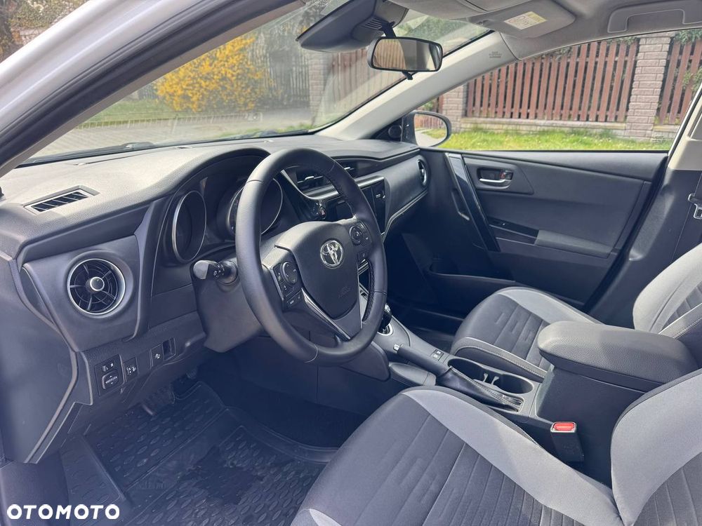 Toyota Auris - 12