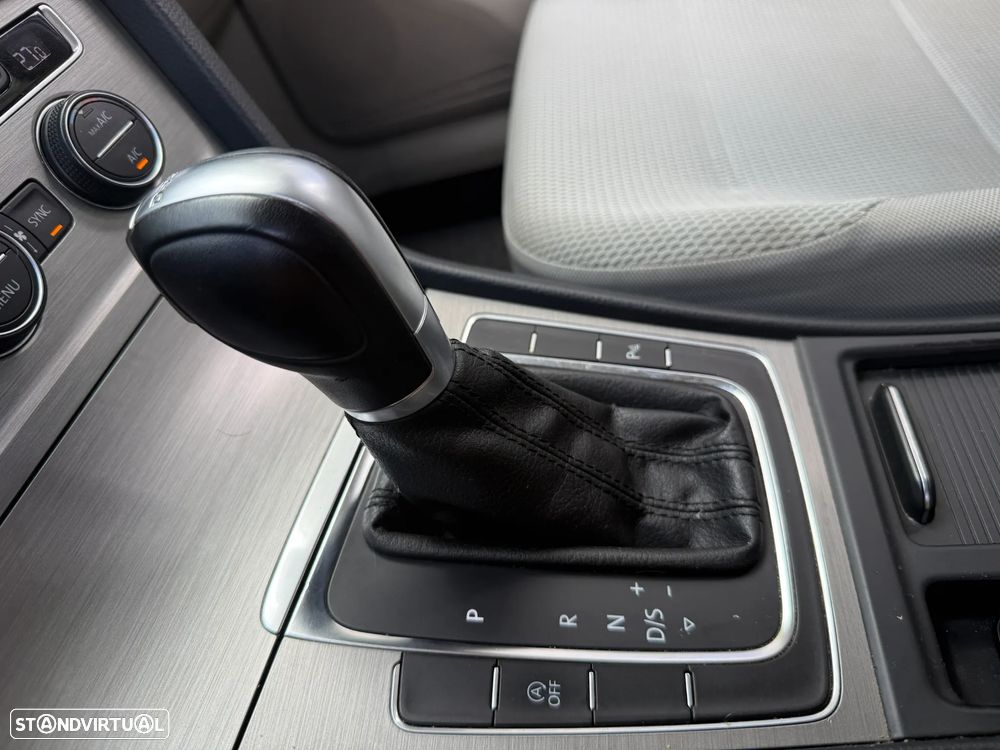 VW Golf Variant 1.6 TDi Confortline DSG - 36