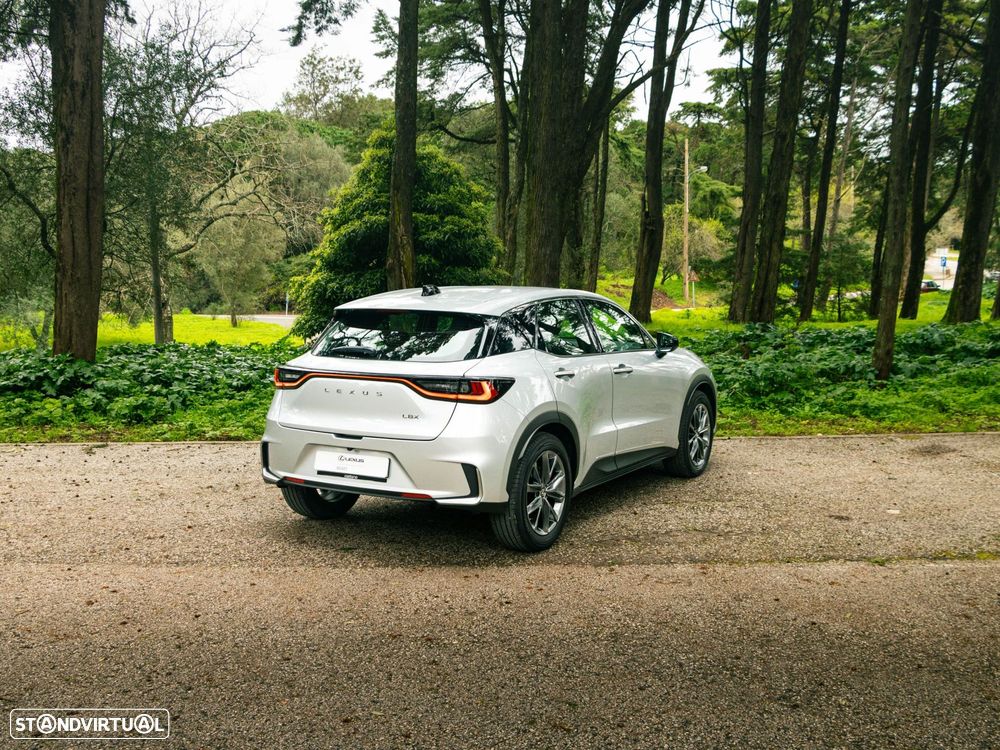 Lexus LBX - 8