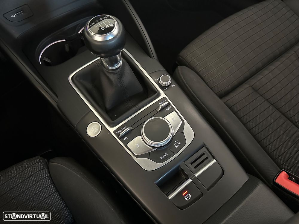 Audi A3 1.6 TDI S-line - 17