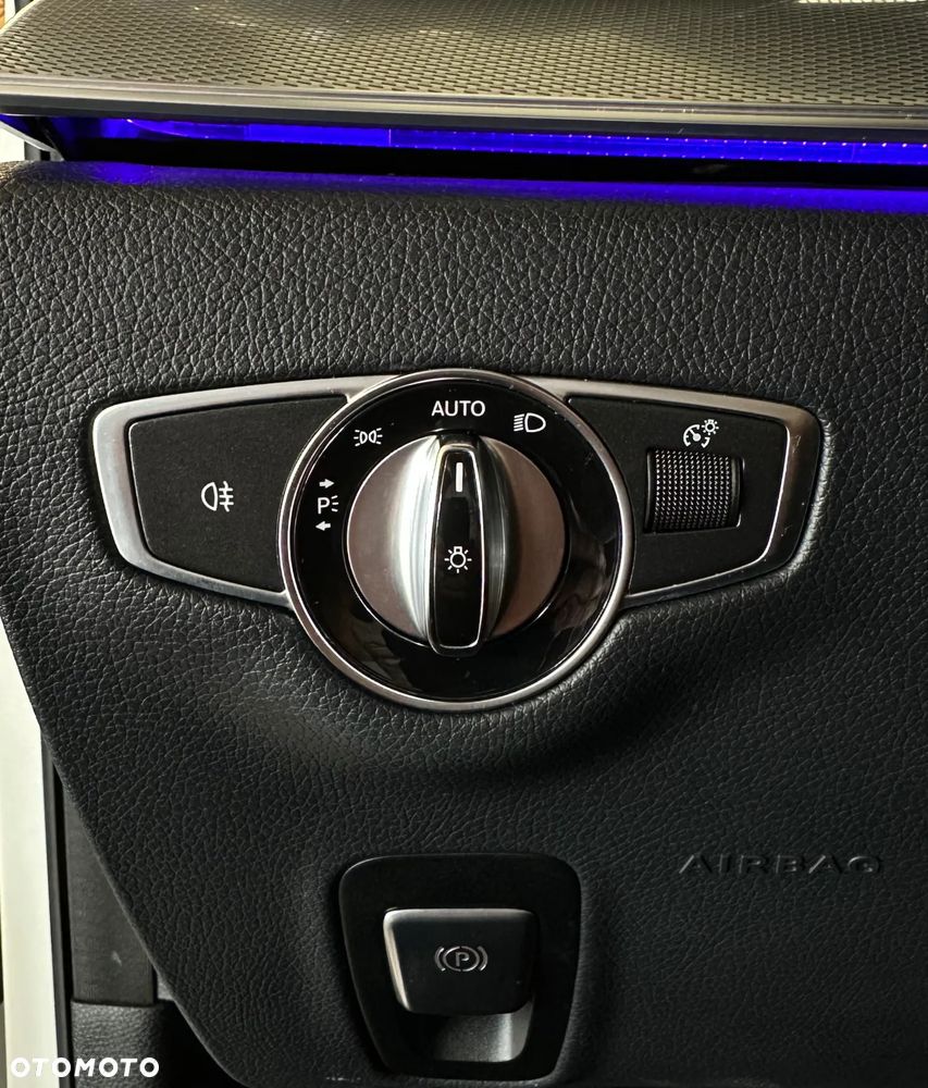 Mercedes-Benz Klasa E 220 d 4-Matic 9G-TRONIC - 22