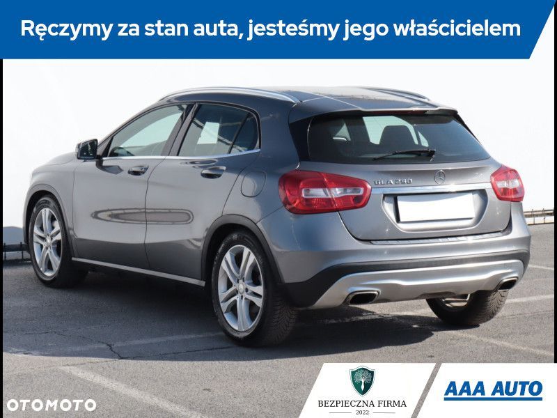 Mercedes-Benz GLA - 6