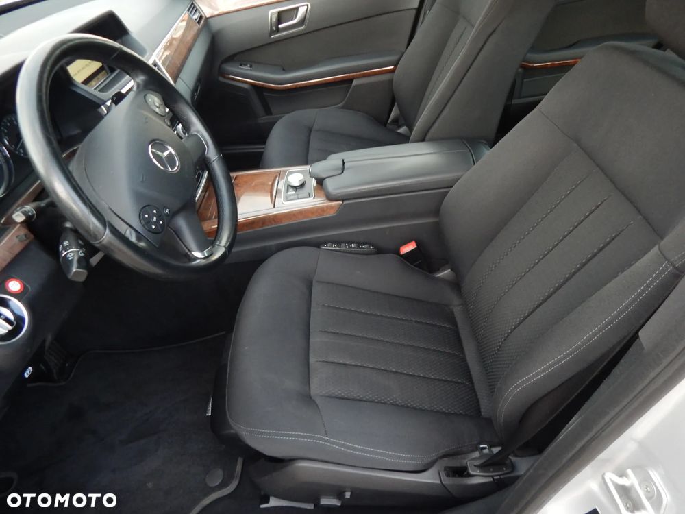 Mercedes-Benz Klasa E 250 CGI BlueEff Elegance - 18
