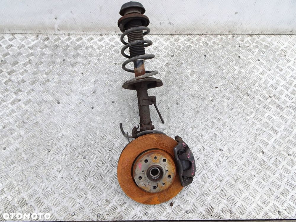 zwrotnica kolumna prawa suzuki swift mk6 sport 1.6 benzyna - 1