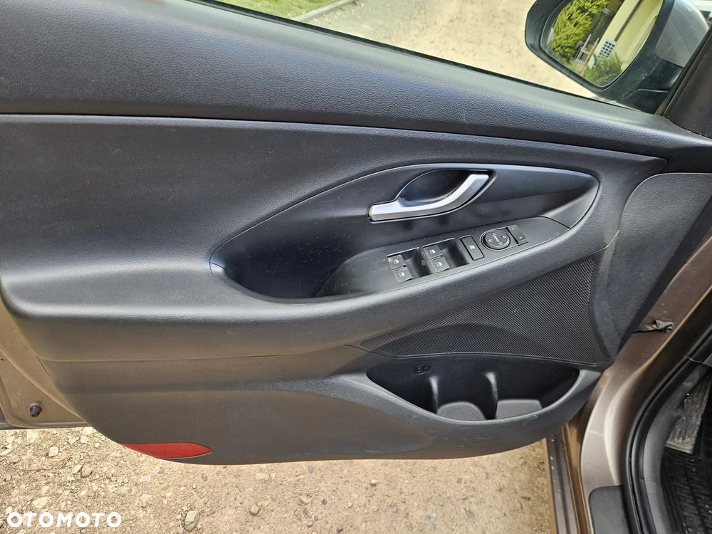 Hyundai i30 1.0 T-GDI Classic + DCT - 16