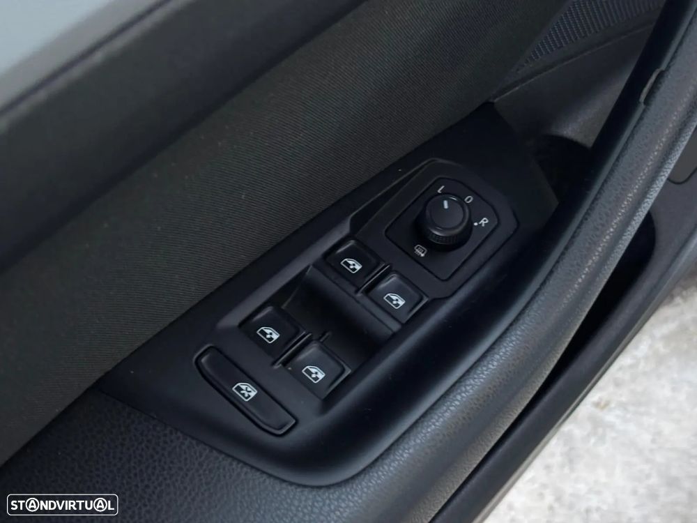 VW Passat 1.6 TDI Confortline - 31