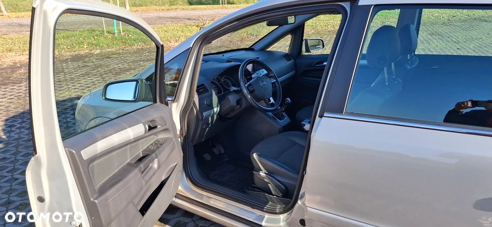 Opel Zafira 1.8 Cosmo - 9