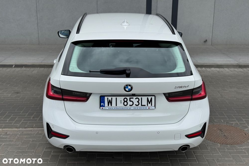 BMW Seria 3 318d mHEV - 26