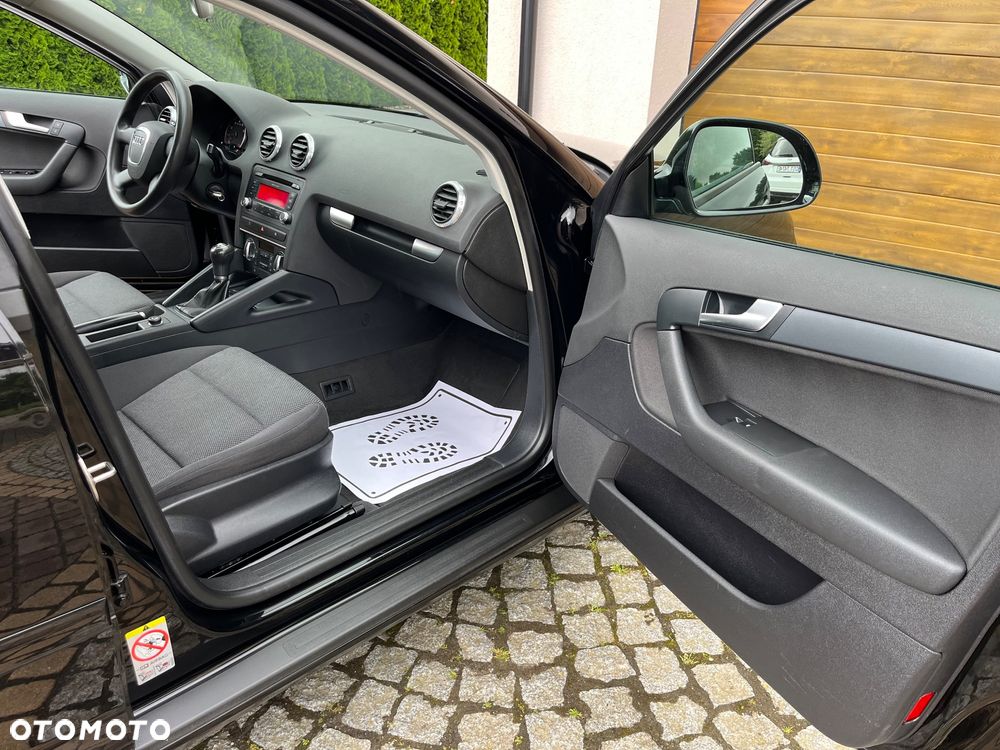 Audi A3 Sportback 1.6 Ambiente - 18
