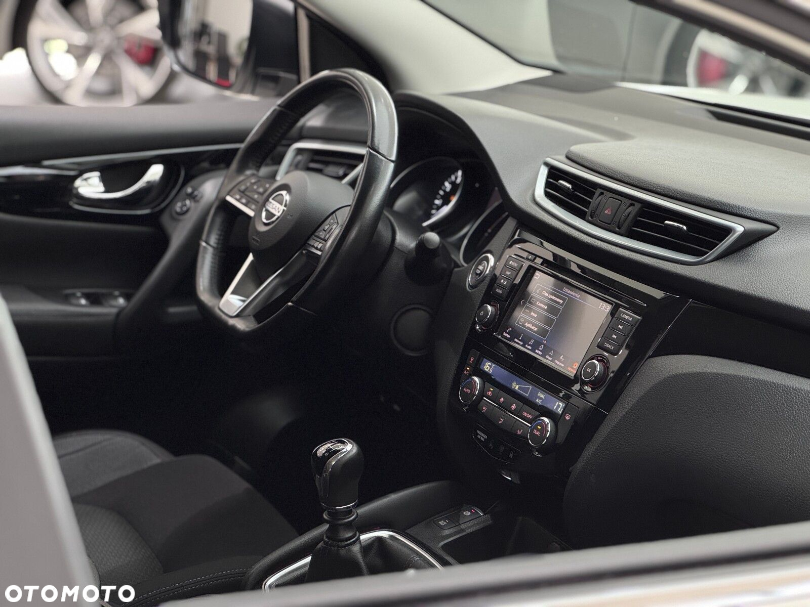 Nissan Qashqai 1.3 DIG-T N-Connecta - 38