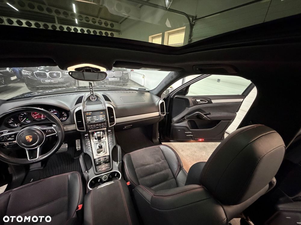 Porsche Cayenne - 34