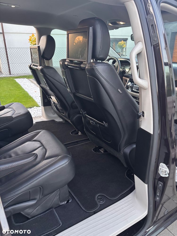 Chrysler Pacifica - 15