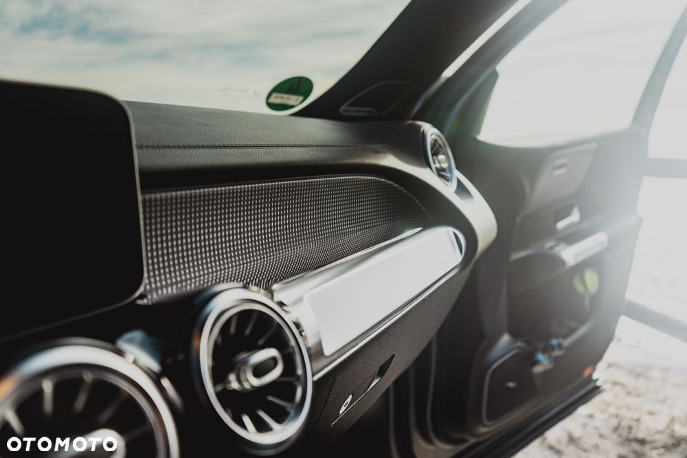 Mercedes-Benz GLB 250 4Matic 8G-DCT Progressive - 23