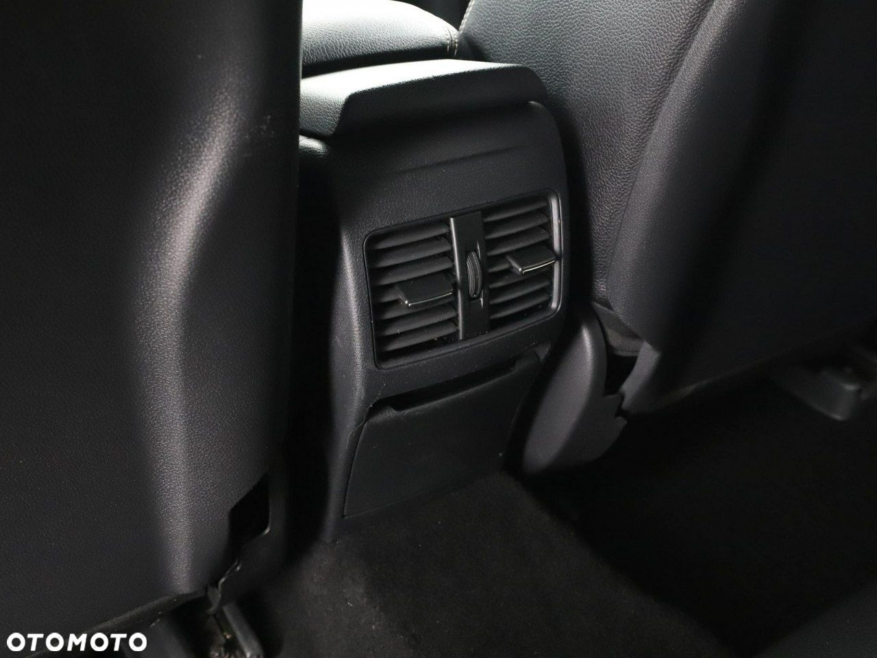 Mercedes-Benz CLA - 30