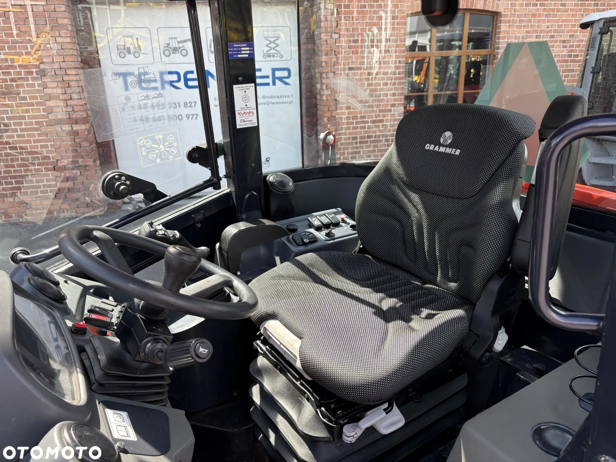 Kubota R082 - 25