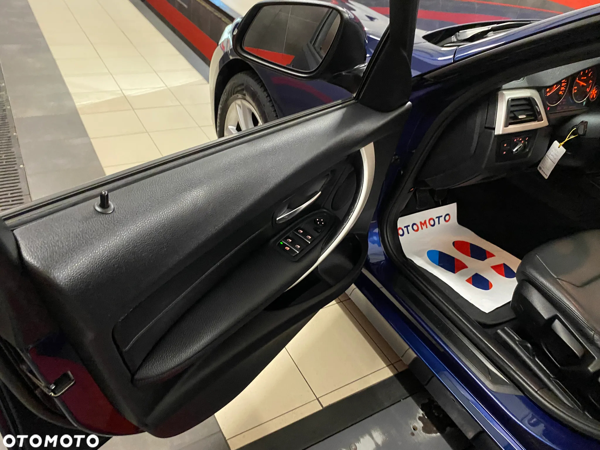 BMW Seria 3 318d Touring - 14