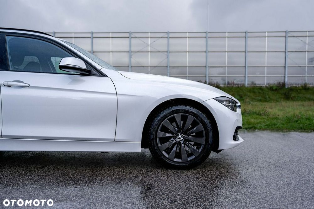 BMW Seria 3 320d xDrive - 9