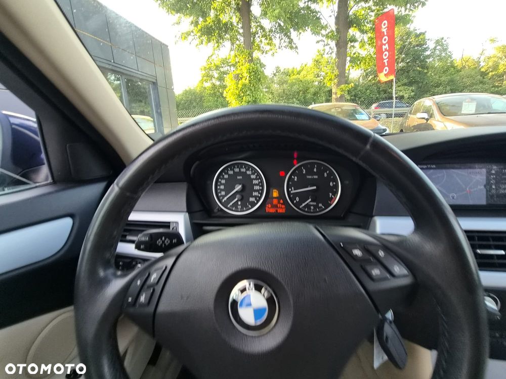 BMW Seria 5 520i - 14
