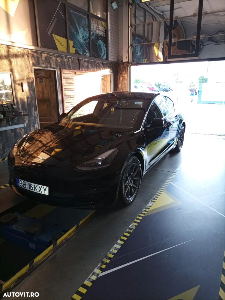 Tesla Model 3 - 3