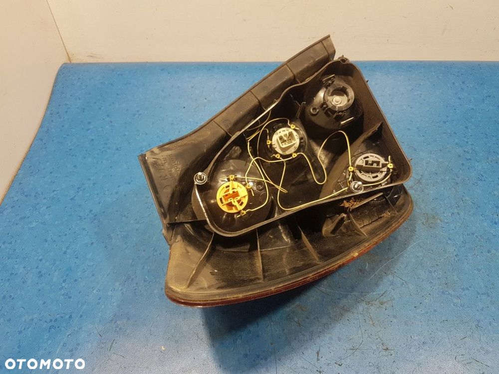 TOYOTA COROLLA VERSO I LAMPA TYŁ PRAWA ZEWNĘTRZNA - 8