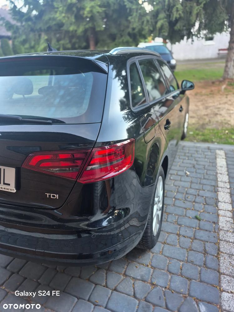 Audi A3 Sportback 1.6 TDI S line Sportpaket - 24