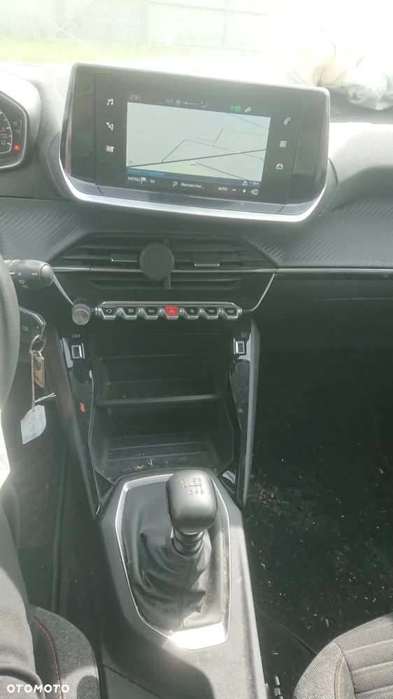 Peugeot 208 - 11