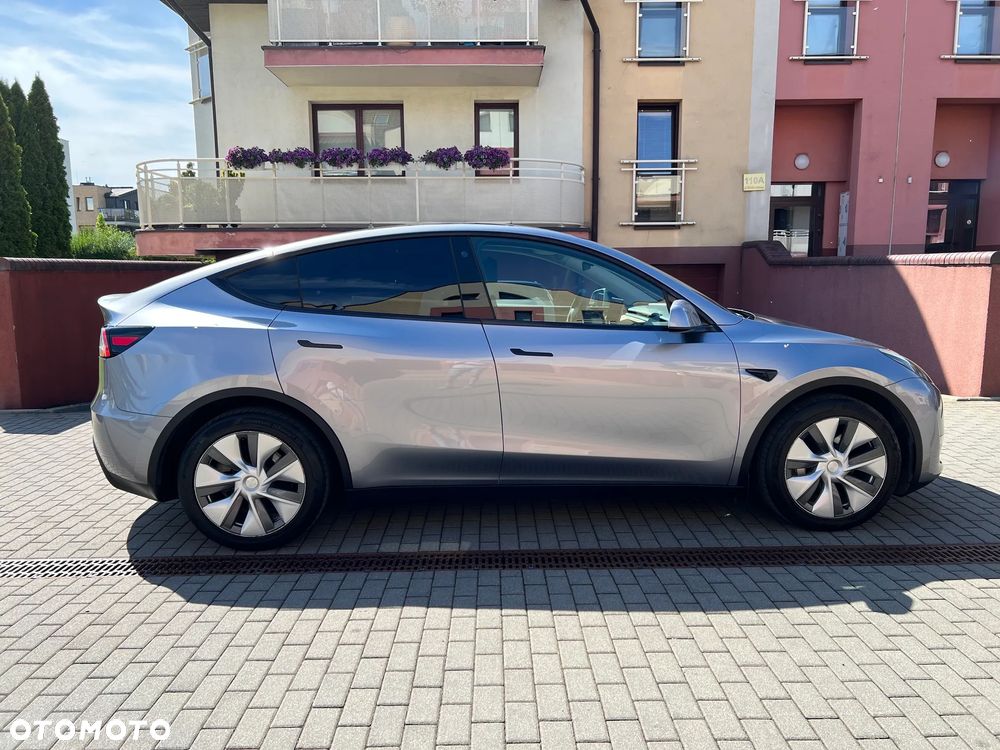 Tesla Model Y - 3