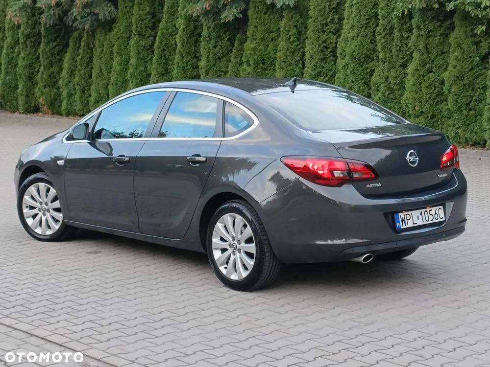 Opel Astra 2014 photo 3